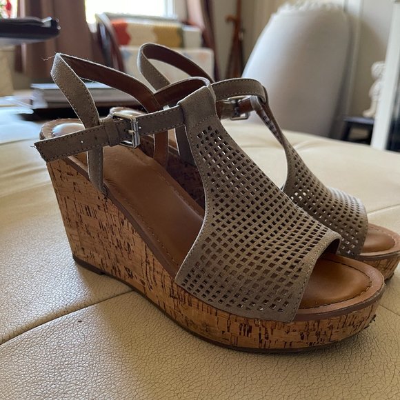 Franco Sarto Suede Patterned Cutout Sz 7 - Picture 2 of 4